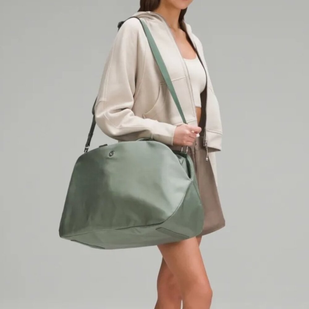 Lululemon City Essentials Bag 25L Eucalyptus Gray Tote Duffel W9EZES